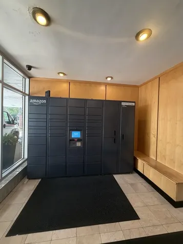 6118 North Sheridan Road Chicago IL 60660