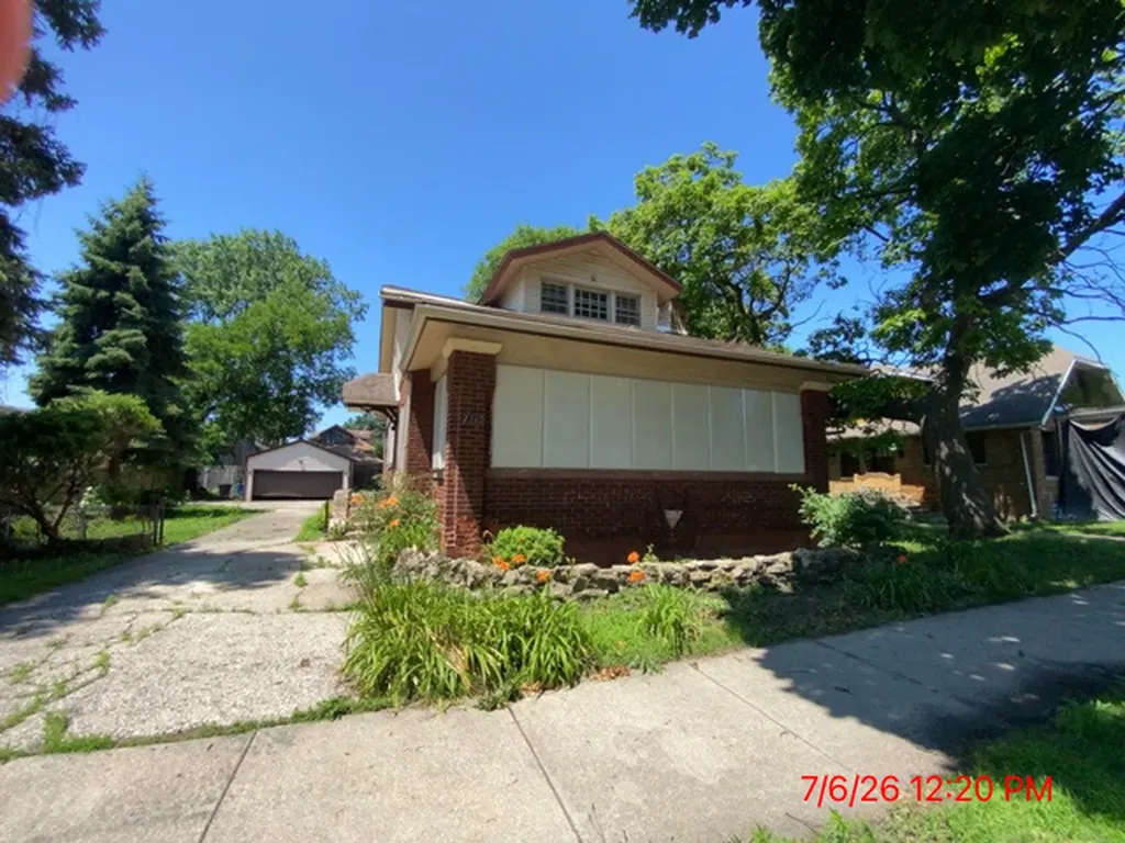 7342 South Bennett Avenue Chicago IL 60649