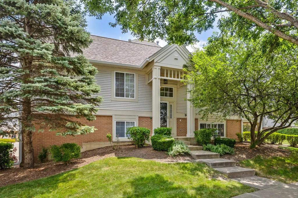 919 Pheasant Trail St. Charles IL 60174