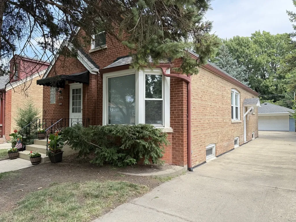7119 North Merrimac Avenue Chicago IL 60646