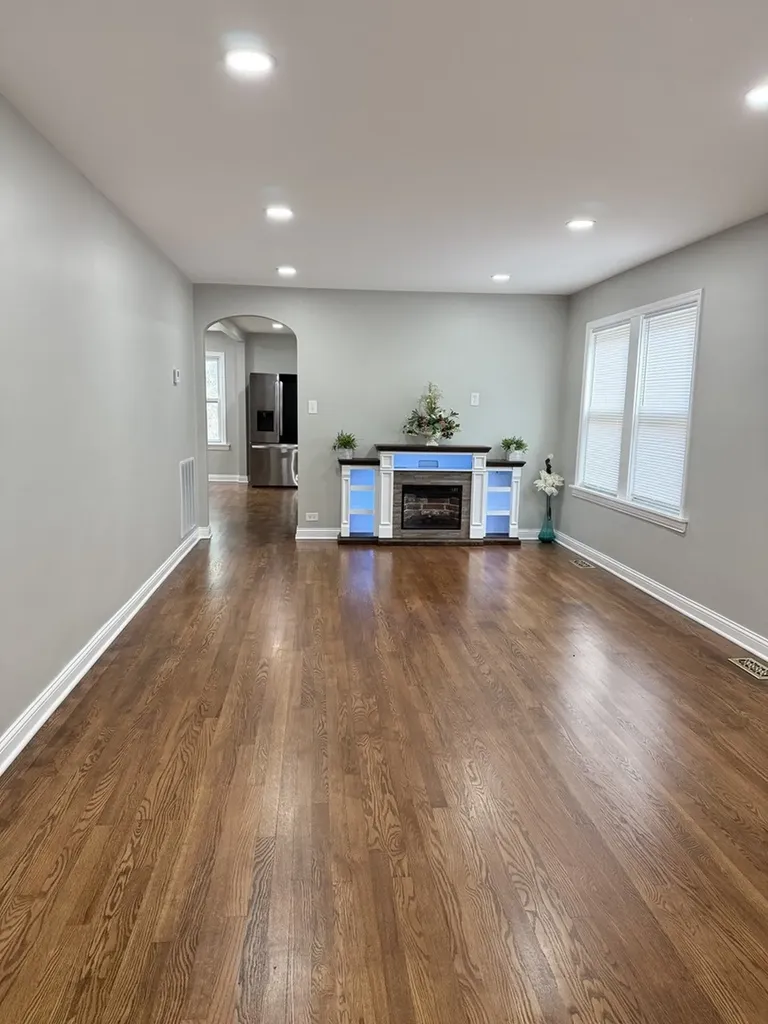 7119 North Merrimac Avenue Chicago IL 60646