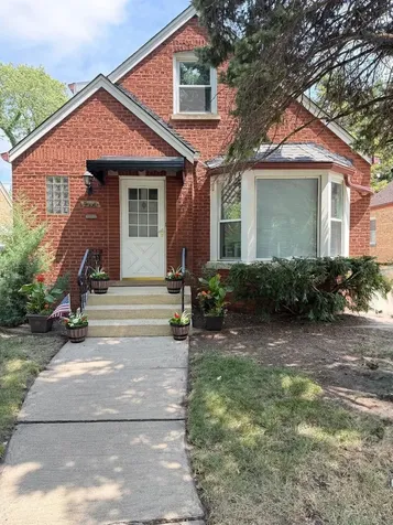 7119 North Merrimac Avenue Chicago IL 60646