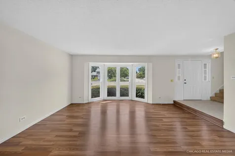 817 Montana Drive Cary IL 60013