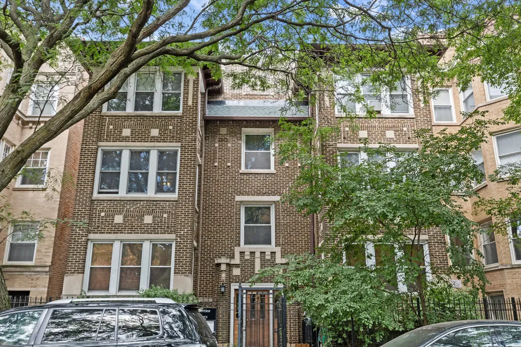 7722 North Paulina Street Chicago IL 60626