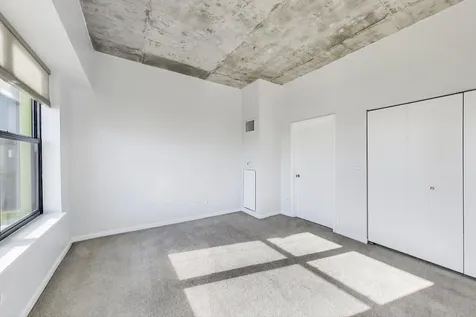 1122 West Catalpa Avenue Chicago IL 60640