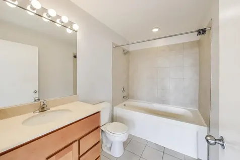 1122 West Catalpa Avenue Chicago IL 60640