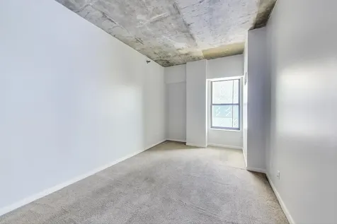 1122 West Catalpa Avenue Chicago IL 60640