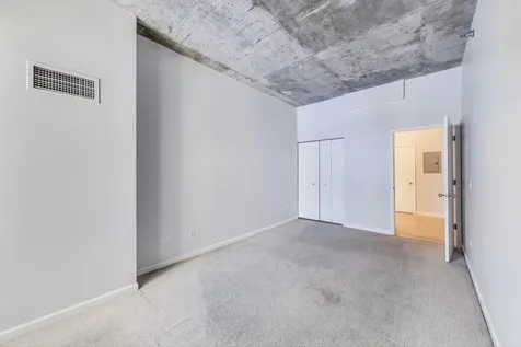 1122 West Catalpa Avenue Chicago IL 60640