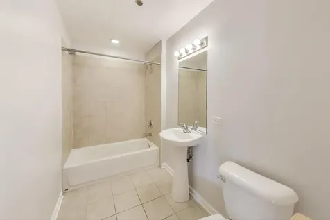 1122 West Catalpa Avenue Chicago IL 60640