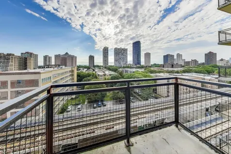 1122 West Catalpa Avenue Chicago IL 60640