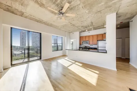 1122 West Catalpa Avenue Chicago IL 60640
