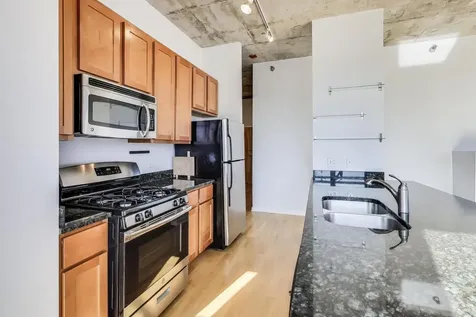 1122 West Catalpa Avenue Chicago IL 60640