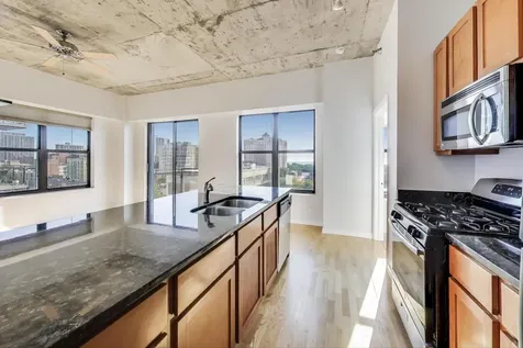 1122 West Catalpa Avenue Chicago IL 60640