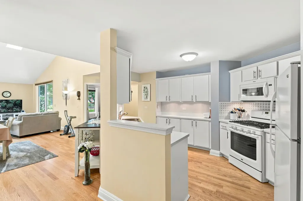 30W024 Cedar Court Warrenville IL 60555