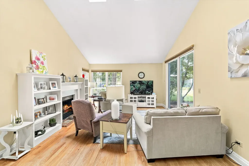 30W024 Cedar Court Warrenville IL 60555
