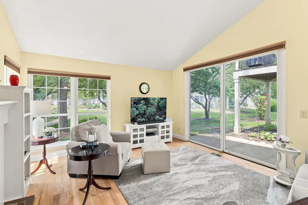 30W024 Cedar Court Warrenville IL 60555