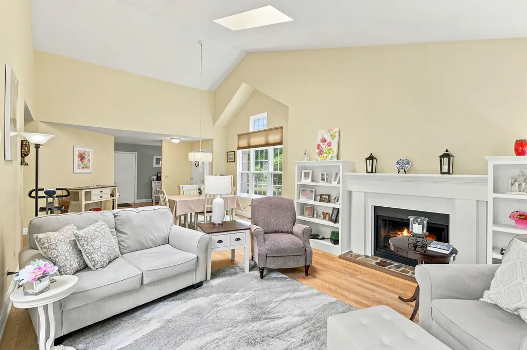 30W024 Cedar Court Warrenville IL 60555