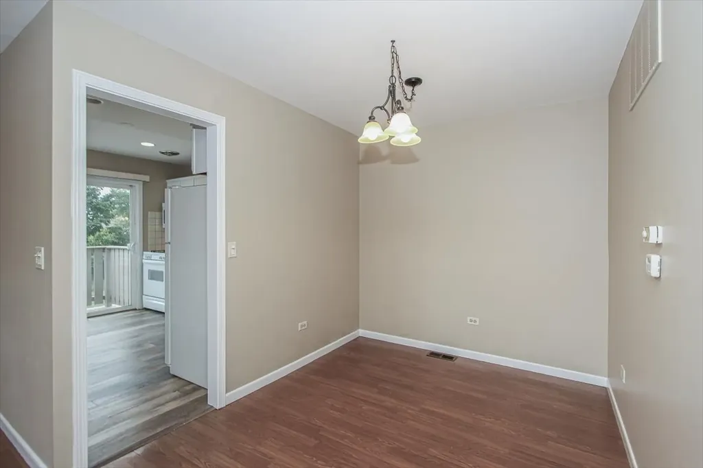 1063 Hampton Harbor Schaumburg IL 60193