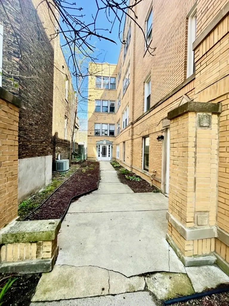 3917 North Southport Avenue Chicago IL 60613