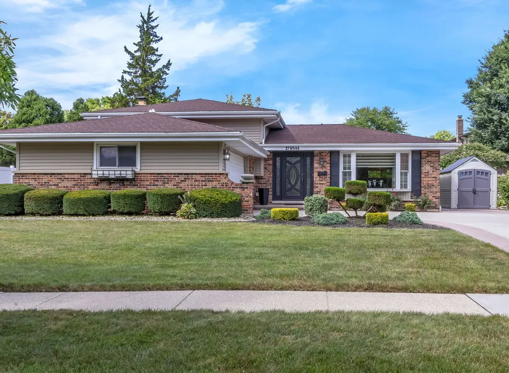 17W544 Sutton Place Darien IL 60561