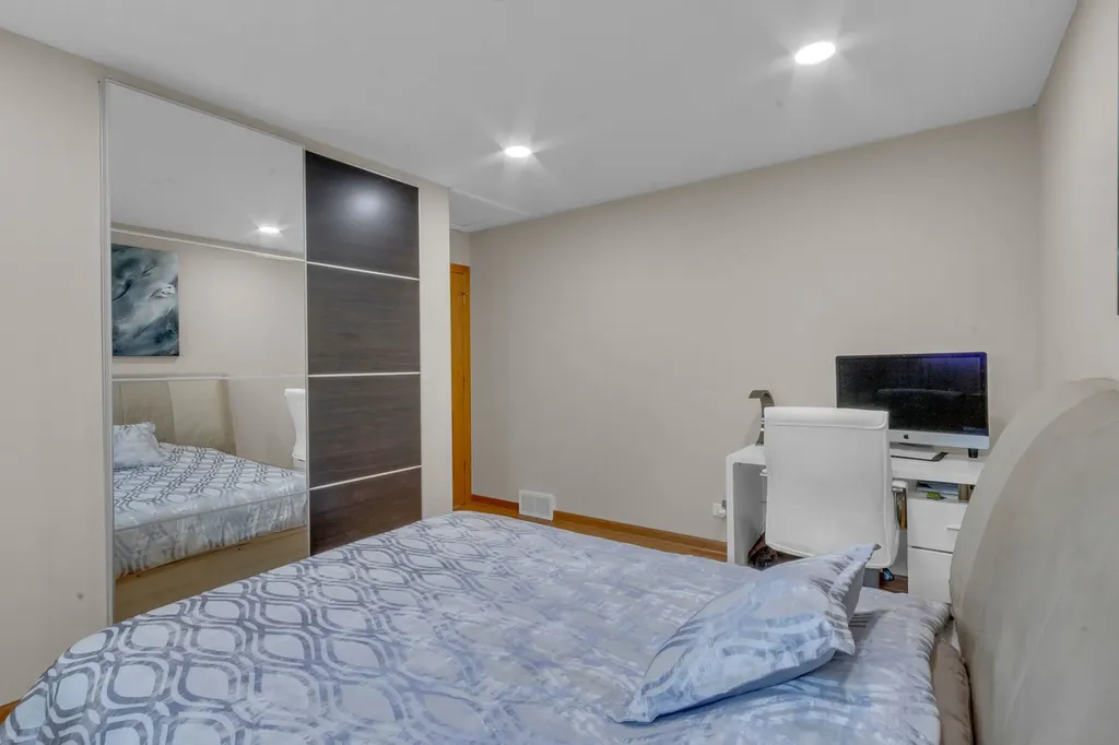 17W544 Sutton Place Darien IL 60561