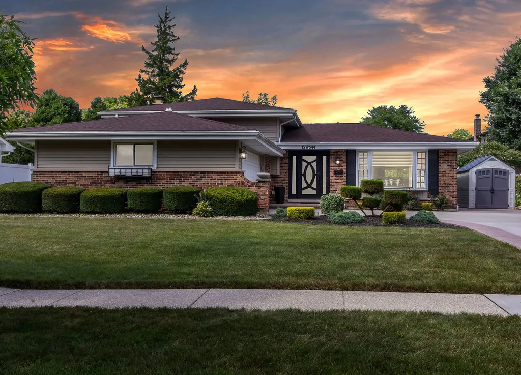 17W544 Sutton Place Darien IL 60561