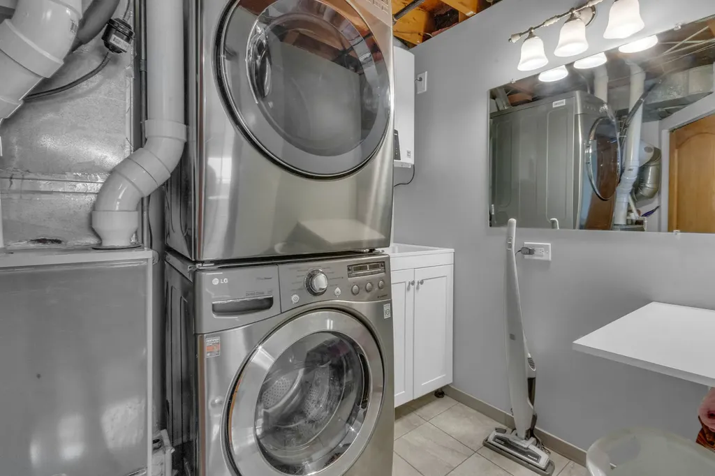 17W544 Sutton Place Darien IL 60561