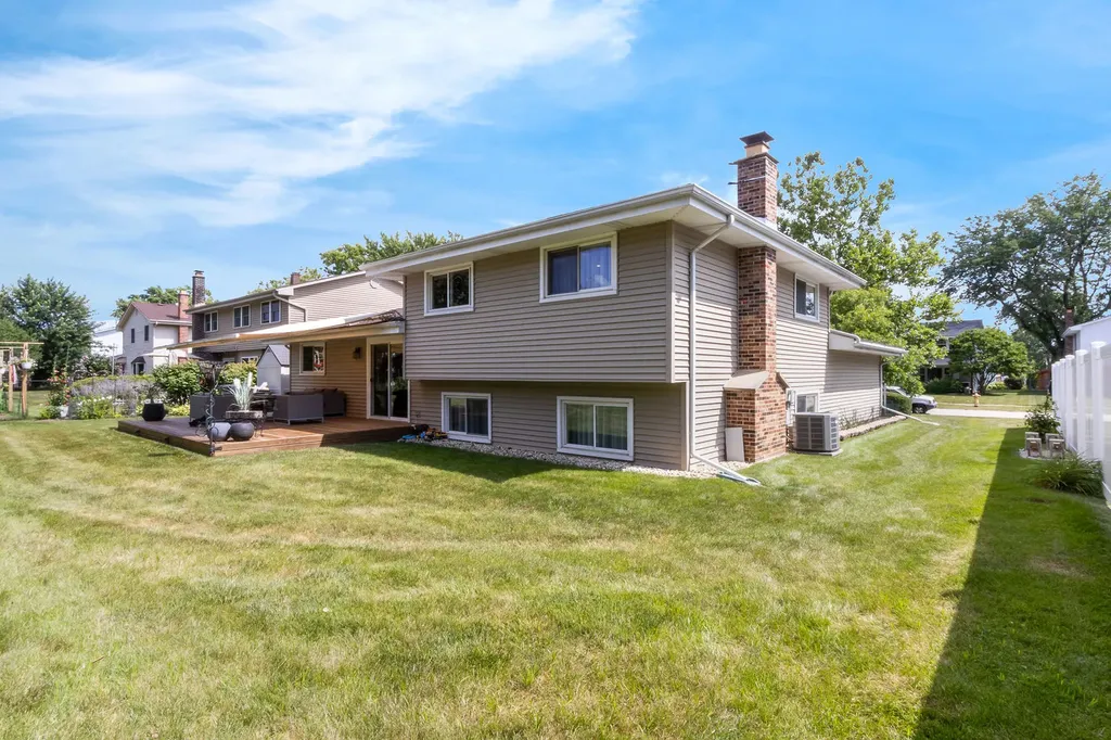 17W544 Sutton Place Darien IL 60561