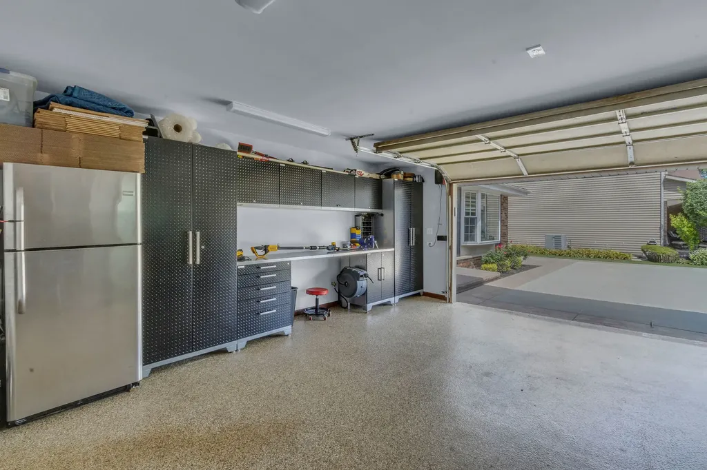 17W544 Sutton Place Darien IL 60561