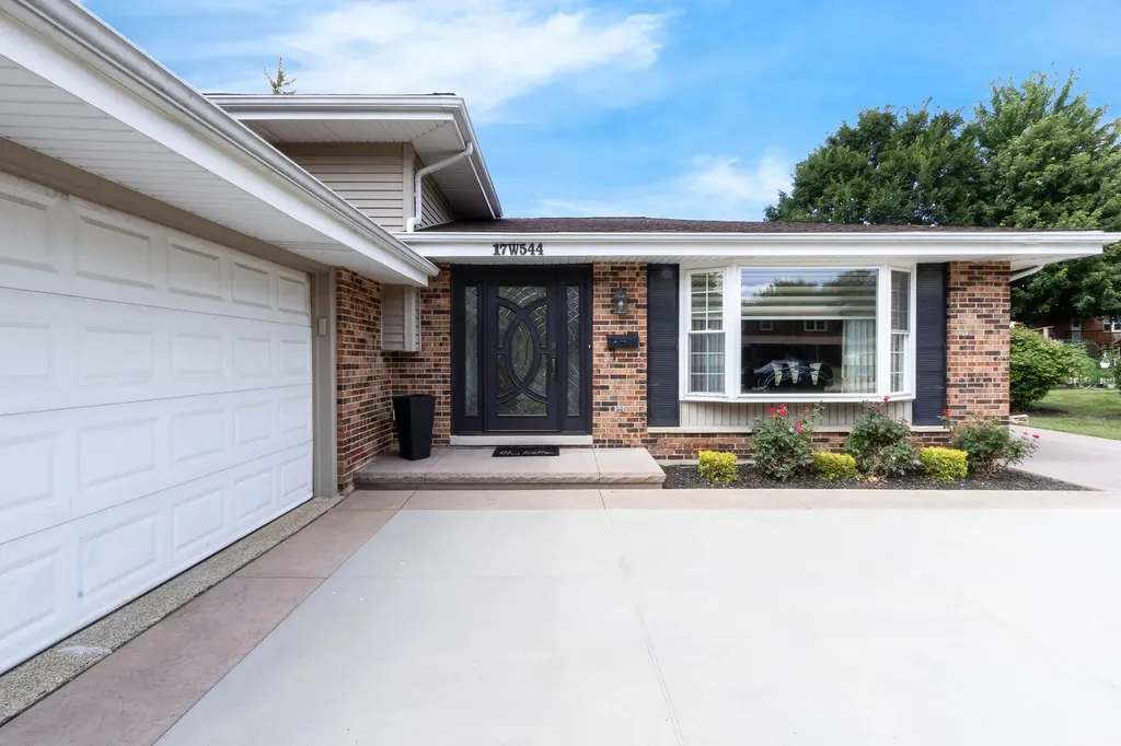 17W544 Sutton Place Darien IL 60561