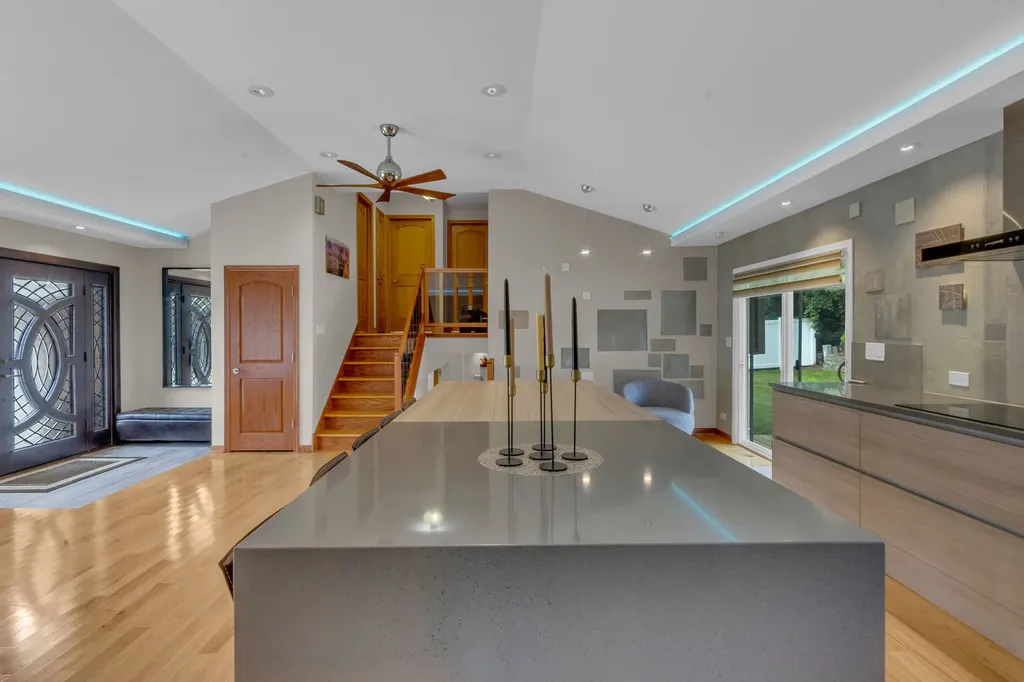17W544 Sutton Place Darien IL 60561