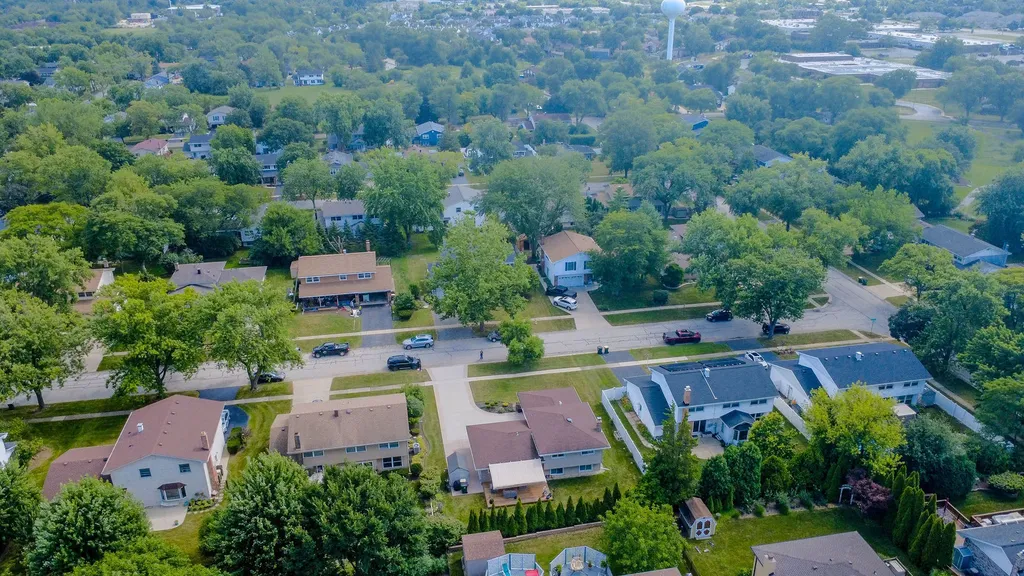 17W544 Sutton Place Darien IL 60561