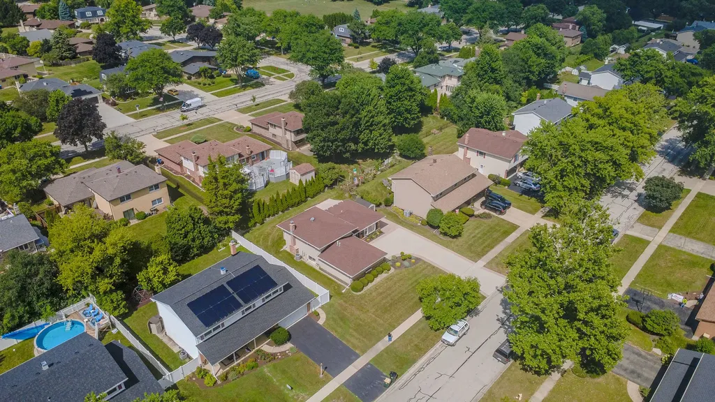 17W544 Sutton Place Darien IL 60561