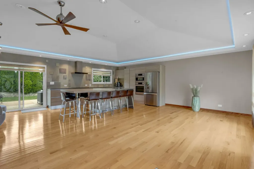 17W544 Sutton Place Darien IL 60561