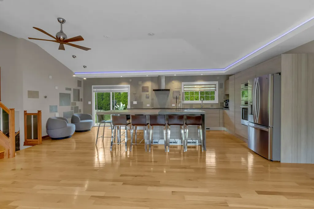 17W544 Sutton Place Darien IL 60561