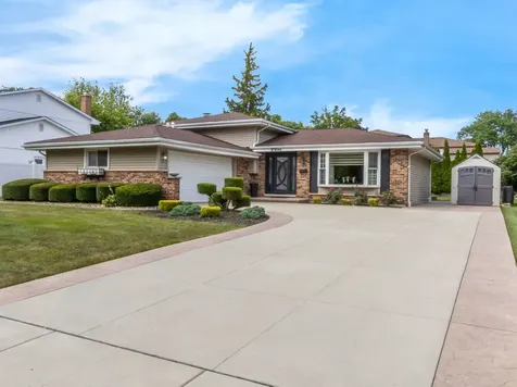 17W544 Sutton Place Darien IL 60561