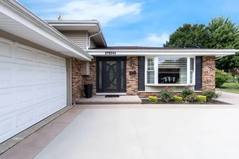 17W544 Sutton Place Darien IL 60561