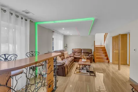17W544 Sutton Place Darien IL 60561