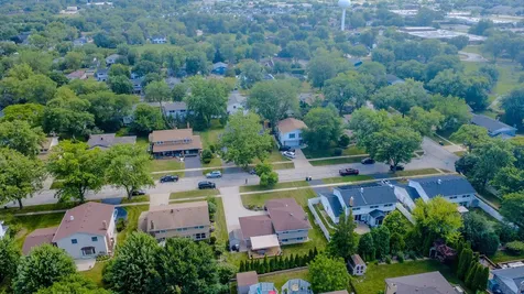 17W544 Sutton Place Darien IL 60561