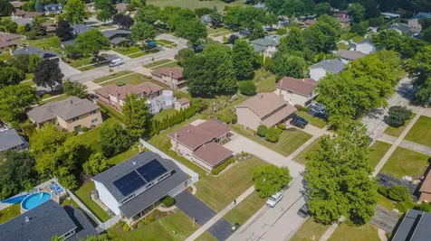 17W544 Sutton Place Darien IL 60561