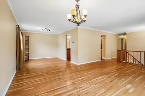 1062 East Williams Drive Palatine IL 60074