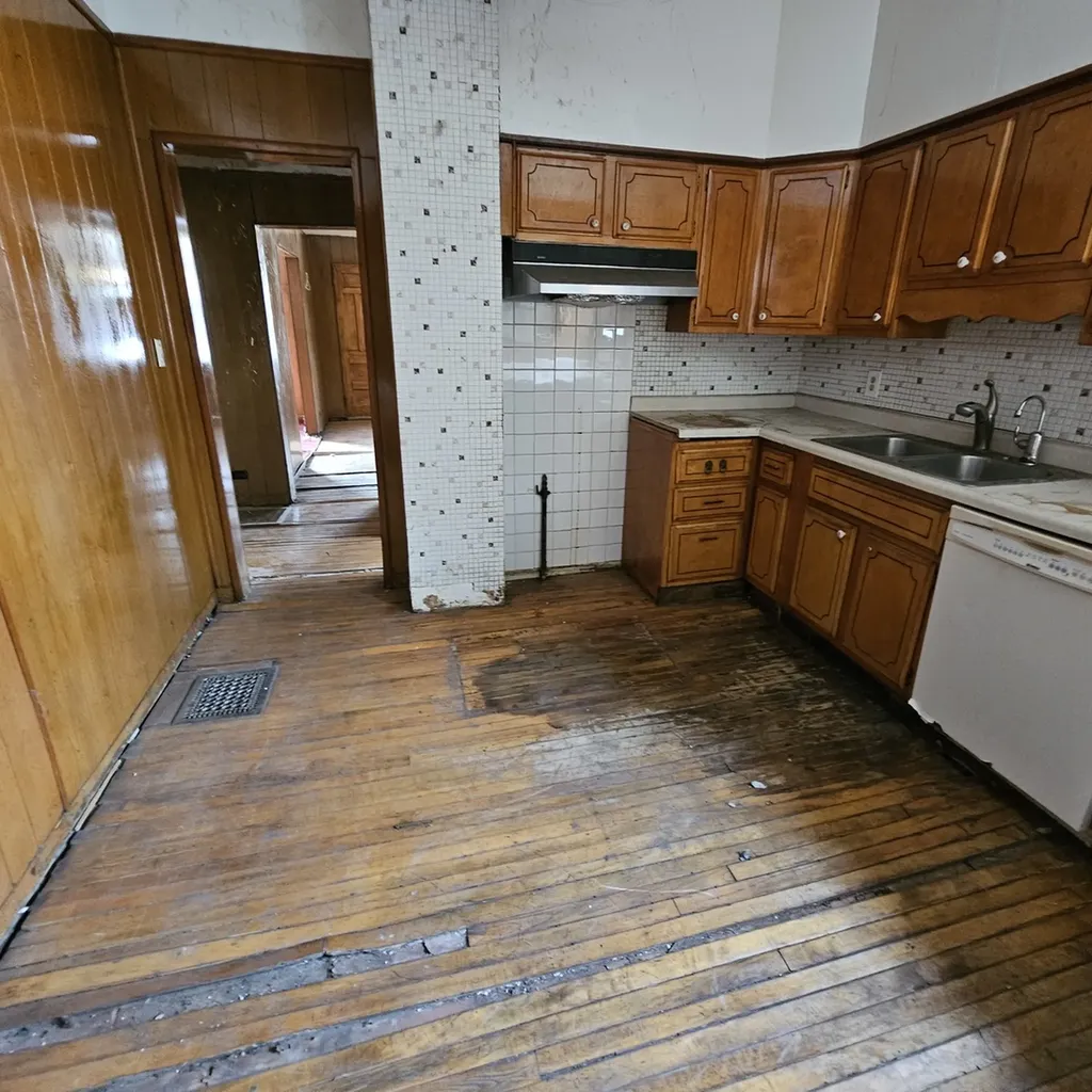 3950 West Montrose Avenue Chicago IL 60618