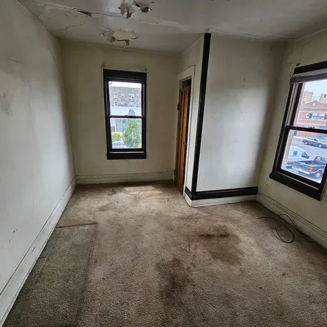 3950 West Montrose Avenue Chicago IL 60618