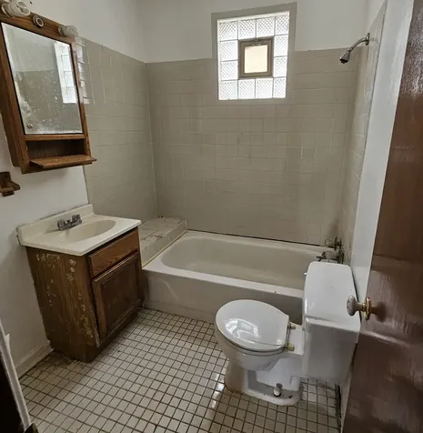 3950 West Montrose Avenue Chicago IL 60618