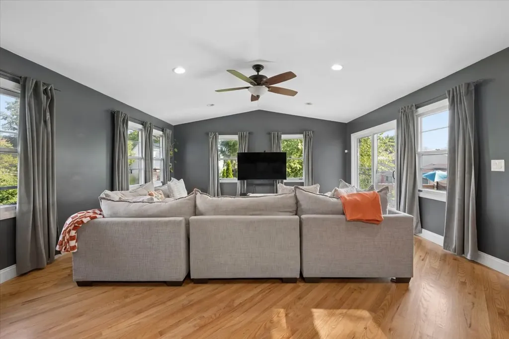 725 Buffalo Circle Carol Stream IL 60188