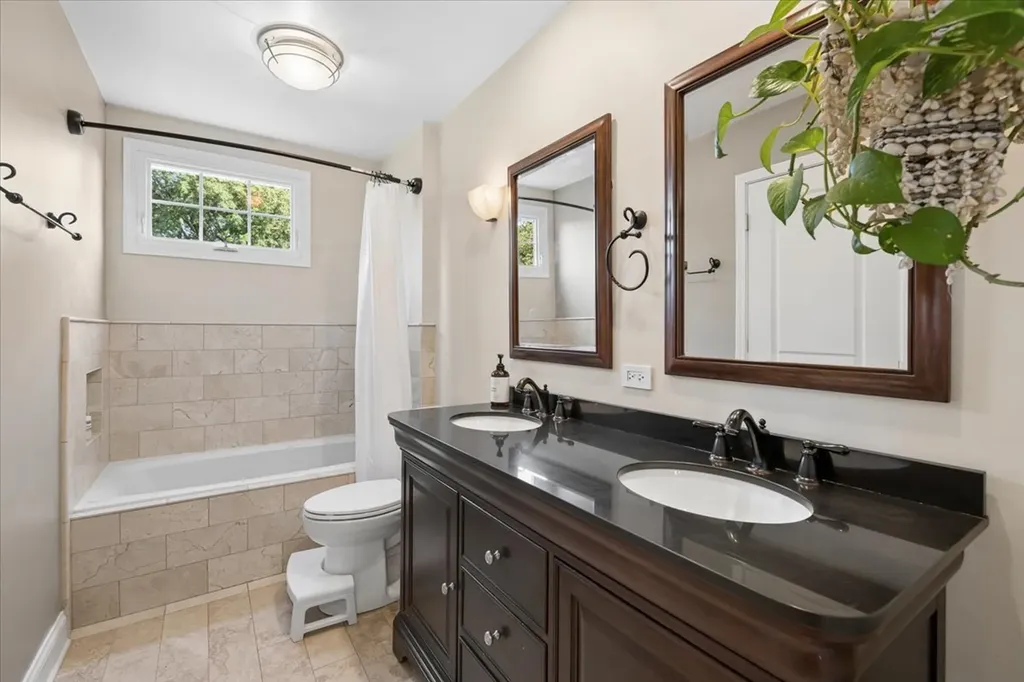 725 Buffalo Circle Carol Stream IL 60188