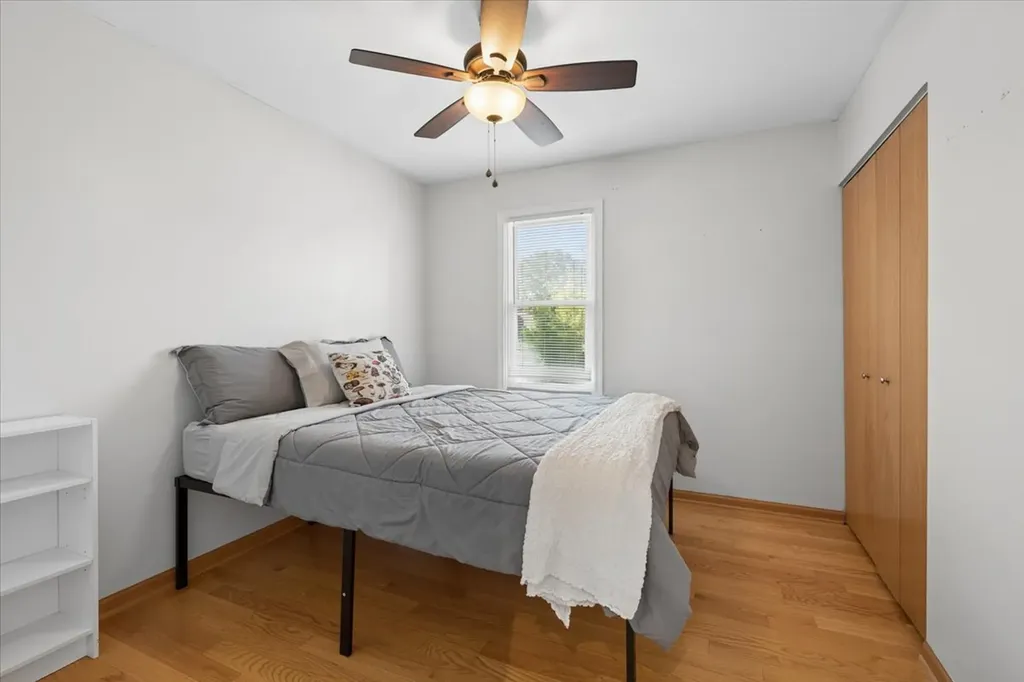 725 Buffalo Circle Carol Stream IL 60188