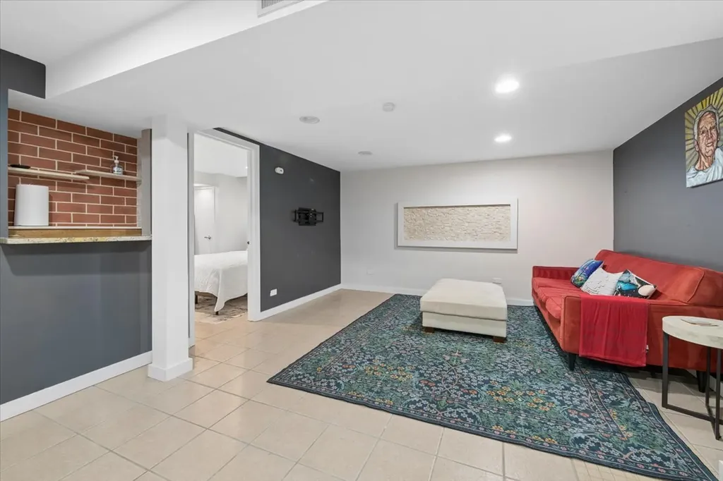 725 Buffalo Circle Carol Stream IL 60188