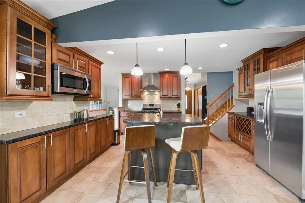 725 Buffalo Circle Carol Stream IL 60188