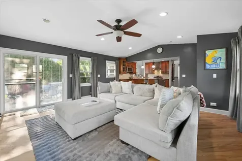 725 Buffalo Circle Carol Stream IL 60188